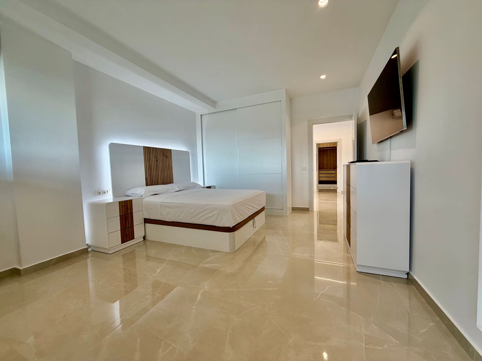 4 bedroom Villa for sale in Benalmadena with pool - € 1,250,000 (Ref: 9529138)