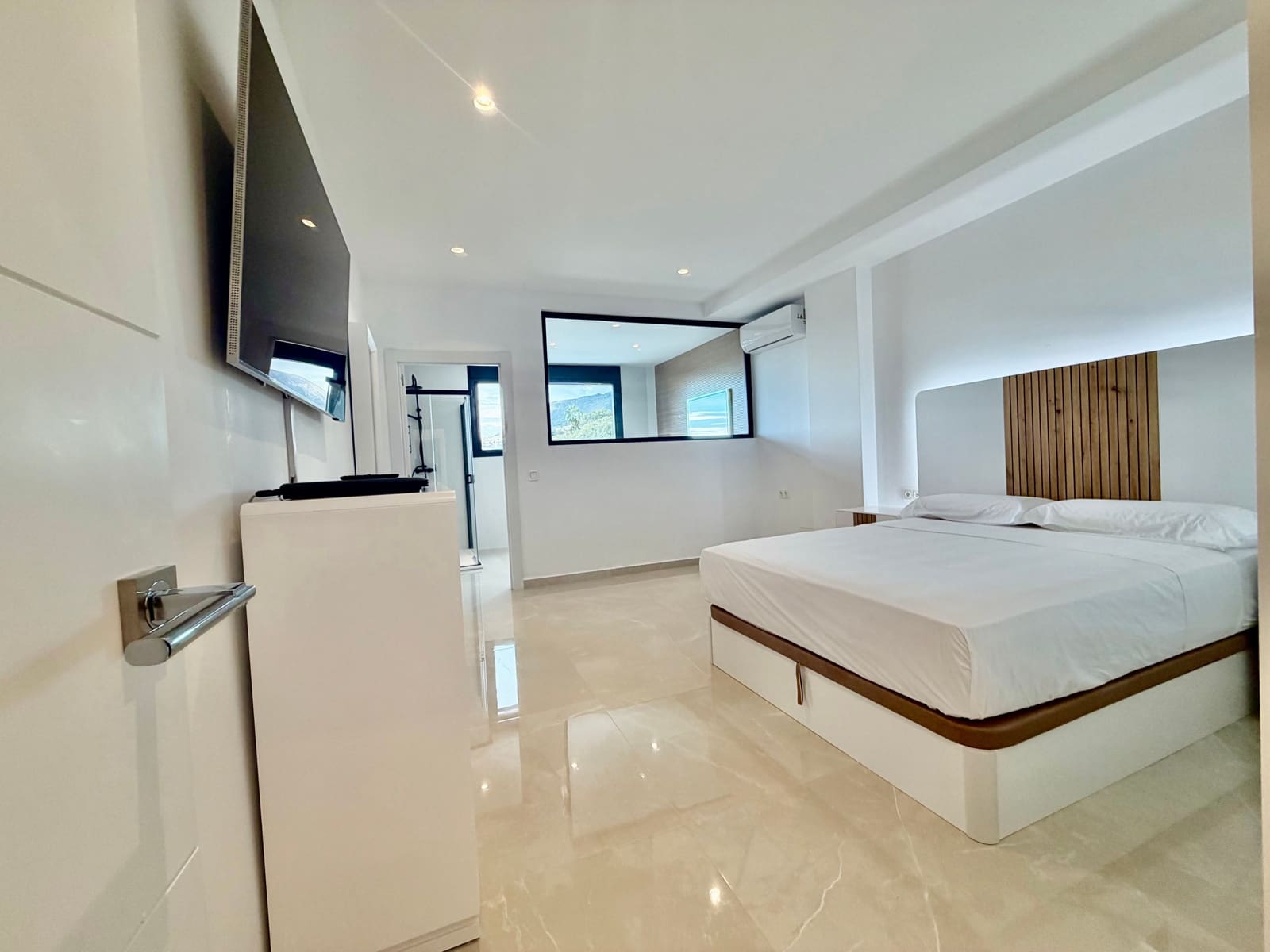 4 bedroom Villa for sale in Benalmadena with pool - € 1,250,000 (Ref: 9529138)