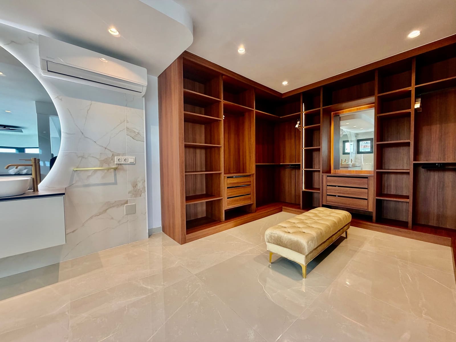 4 bedroom Villa for sale in Benalmadena with pool - € 1,250,000 (Ref: 9529138)