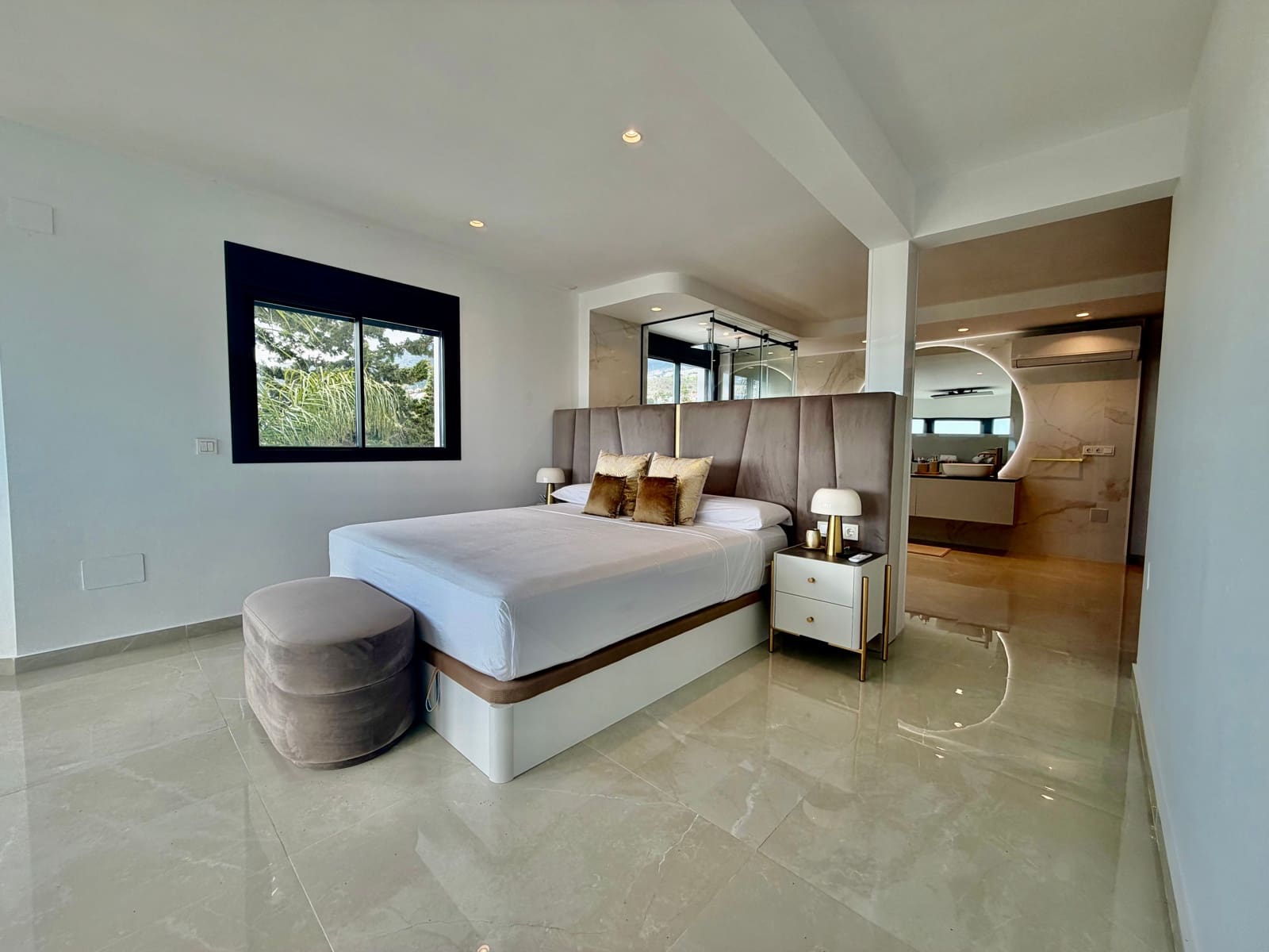 4 bedroom Villa for sale in Benalmadena with pool - € 1,250,000 (Ref: 9529138)