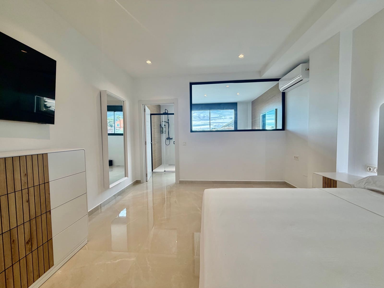 4 bedroom Villa for sale in Benalmadena with pool - € 1,250,000 (Ref: 9529138)