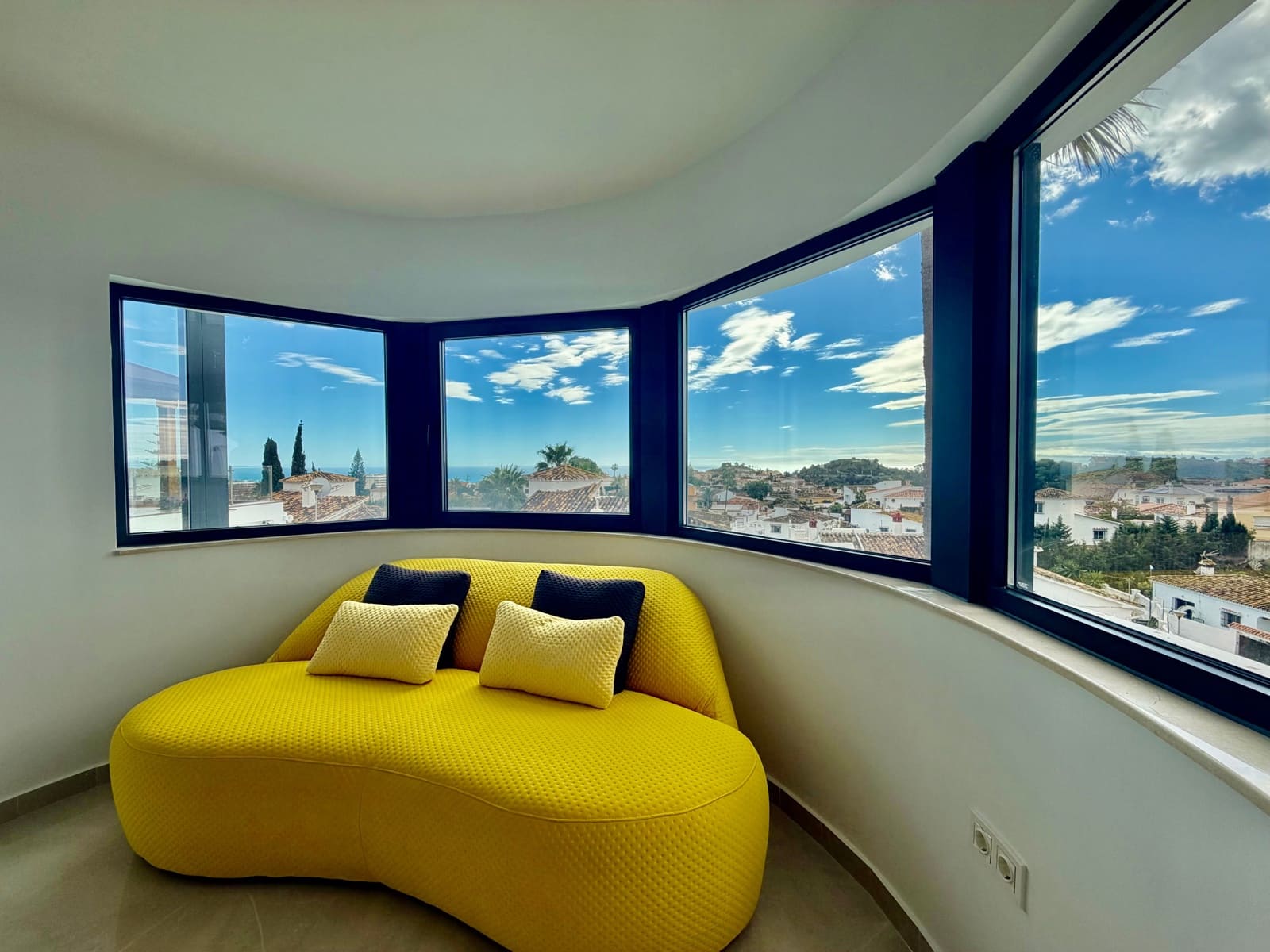 4 bedroom Villa for sale in Benalmadena with pool - € 1,250,000 (Ref: 9529138)