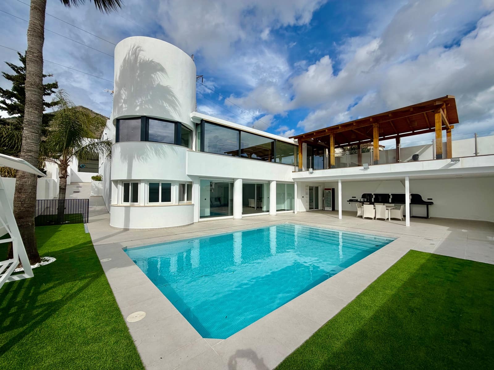 4 bedroom Villa for sale in Benalmadena with pool - € 1,250,000 (Ref: 9529138)