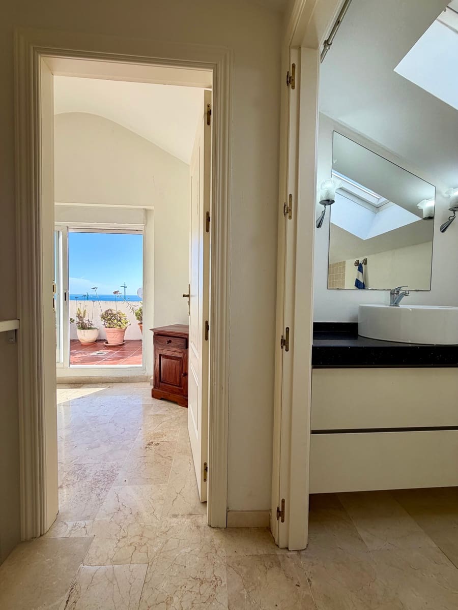 3 bedroom Apartment for sale in San Pedro de Alcantara with pool - € 695,000 (Ref: 9536509)