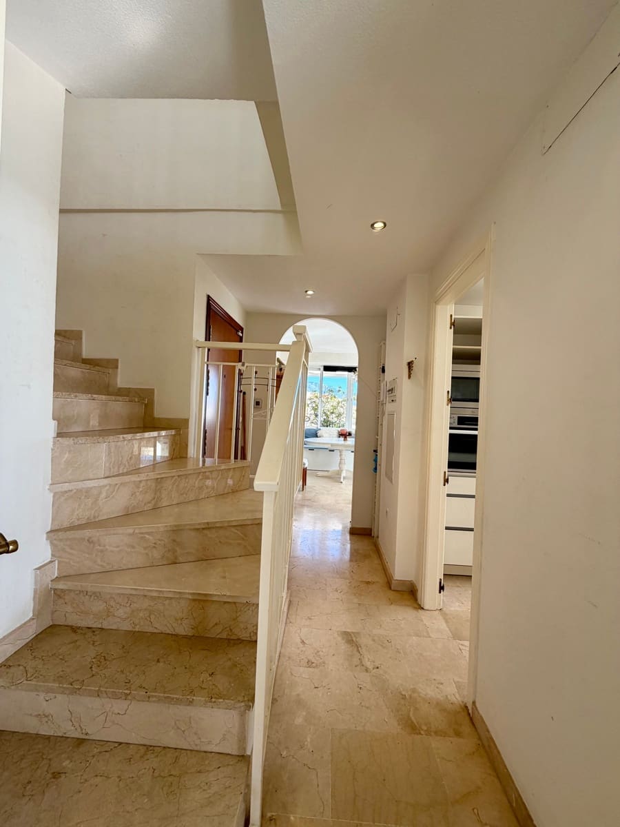 3 bedroom Apartment for sale in San Pedro de Alcantara with pool - € 695,000 (Ref: 9536509)