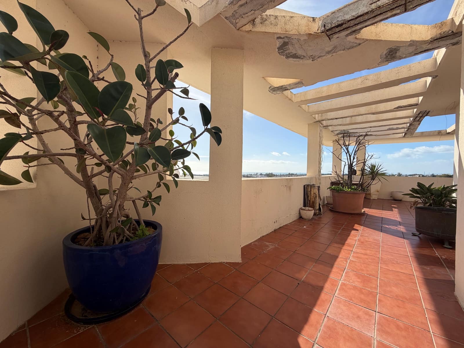 3 bedroom Apartment for sale in San Pedro de Alcantara with pool - € 695,000 (Ref: 9536509)