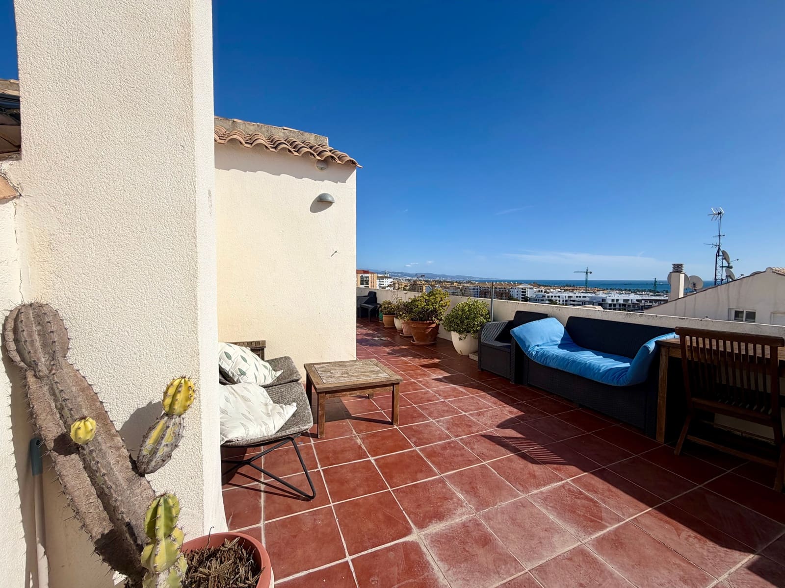3 bedroom Apartment for sale in San Pedro de Alcantara with pool - € 695,000 (Ref: 9536509)