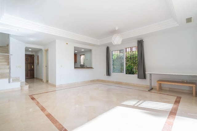 3 bedroom Townhouse for sale in Riviera del Sol, Mijas with pool - € 525,000 (Ref: 9539612)