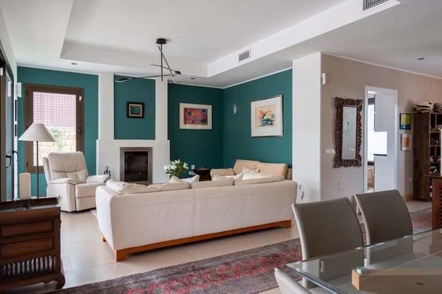 3 makuuhuone Omakotitalo myytävänä paikassa La Capellanía - El Higuerón, Benalmádena mukana uima-altaan - 799 000 € (Ref: 9539613)