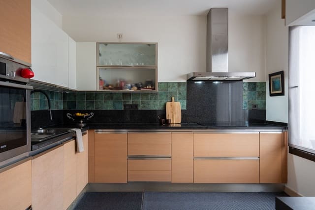 3 makuuhuone Omakotitalo myytävänä paikassa La Capellanía - El Higuerón, Benalmádena mukana uima-altaan - 799 000 € (Ref: 9539613)