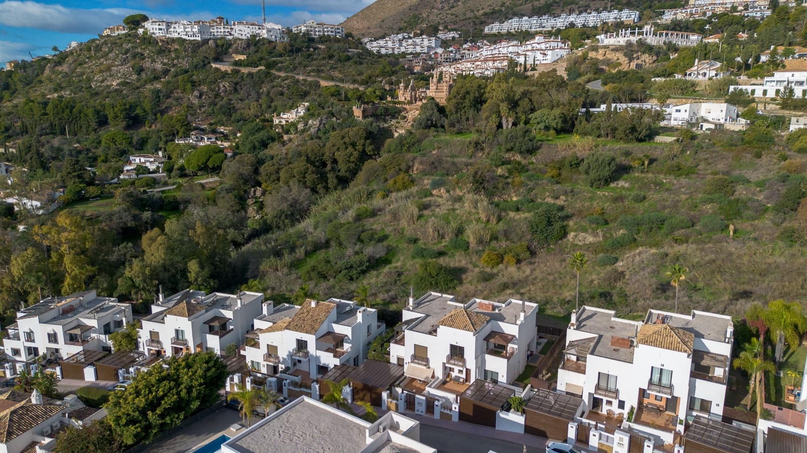 3 makuuhuone Omakotitalo myytävänä paikassa Benalmadena mukana uima-altaan - 799 000 € (Ref: 9539613)