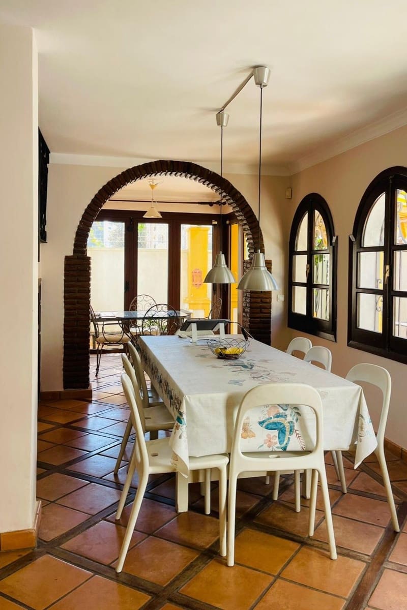 6 sovrum Semi-fristående Villa till salu i Fuengirola med pool - 850 000 € (Ref: 9547247)