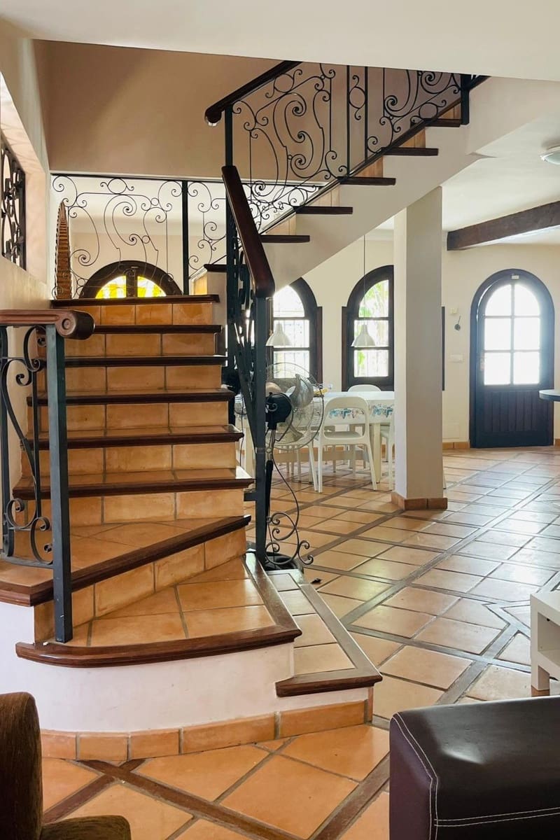 6 sovrum Semi-fristående Villa till salu i Fuengirola med pool - 850 000 € (Ref: 9547247)