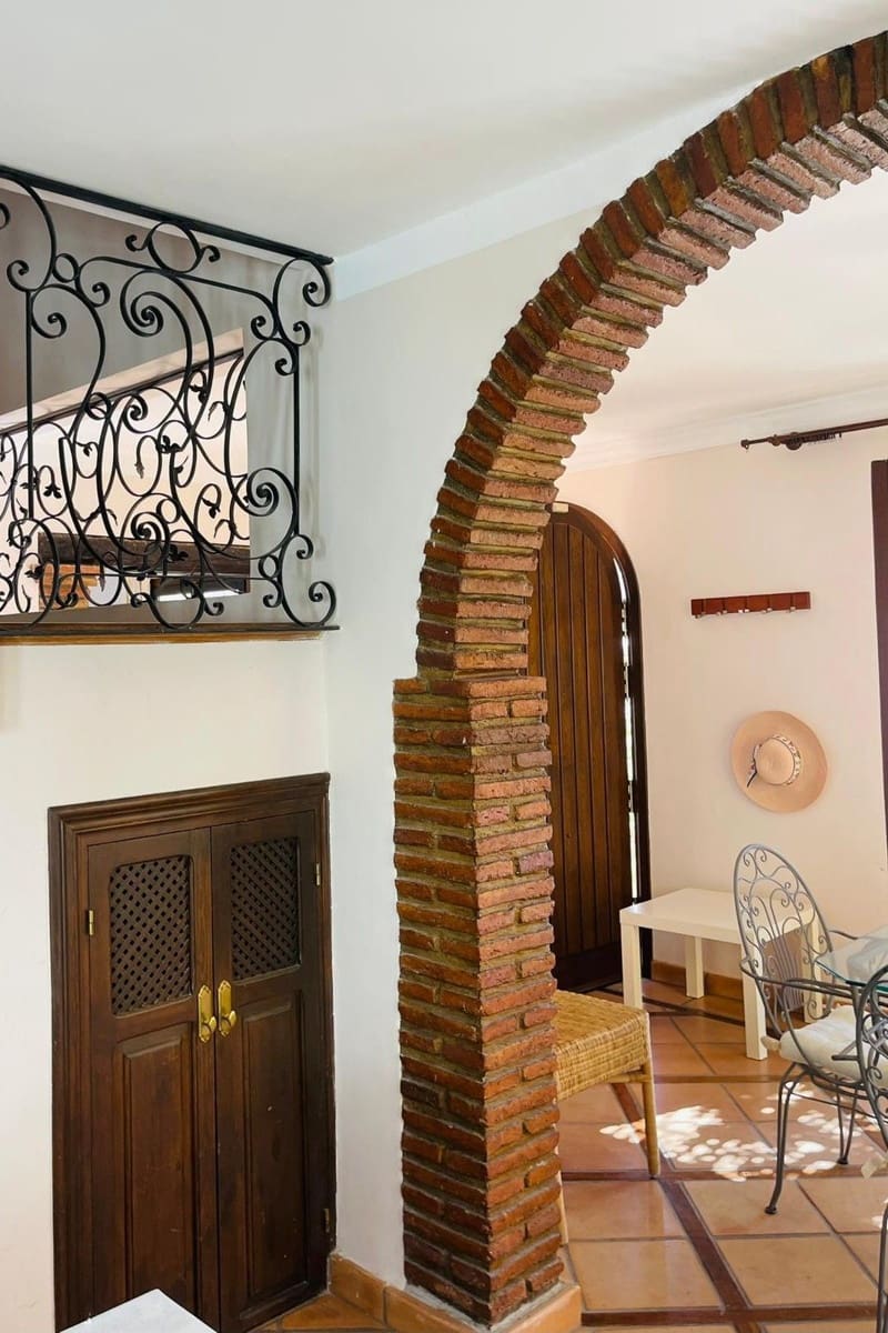 6 sovrum Semi-fristående Villa till salu i Fuengirola med pool - 850 000 € (Ref: 9547247)