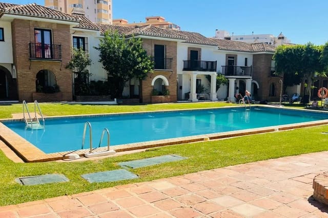 6 soveværelse Semi-Rækkehus til salg i Centro ciudad, Fuengirola med swimmingpool - € 850.000 (Ref: 9547247)