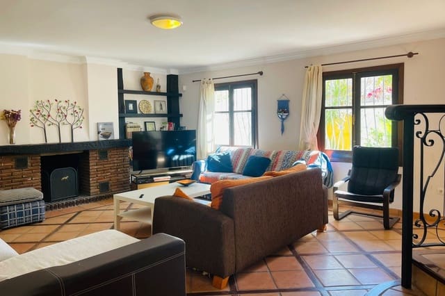 6 soveværelse Semi-Rækkehus til salg i Centro ciudad, Fuengirola med swimmingpool - € 850.000 (Ref: 9547247)