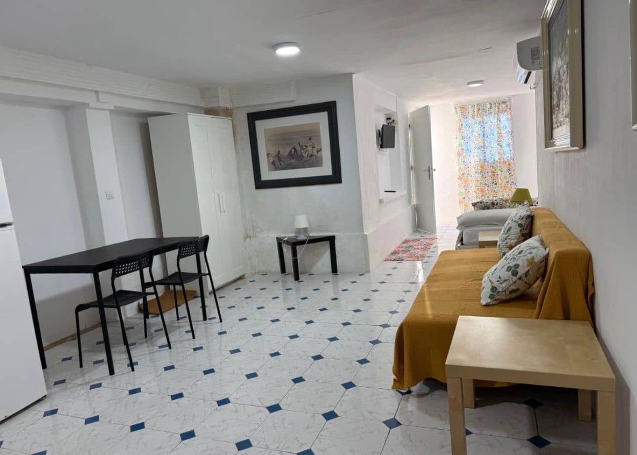 Hotel til leje i Malaga by med swimmingpool - € 10.000 (Ref: 9547578)