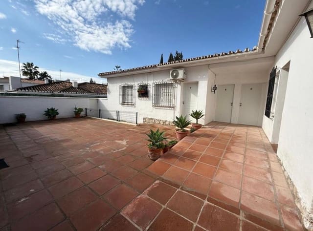 Hotel til leje i Miraflores del Palo, Málaga by med swimmingpool - € 10.000 (Ref: 9547578)