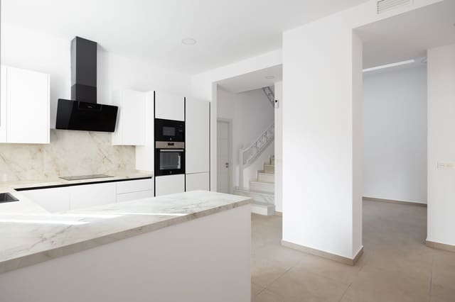 6 soverom Hus til salgs i Martiricos, Málaga by - € 569 000 (Ref: 9569078)