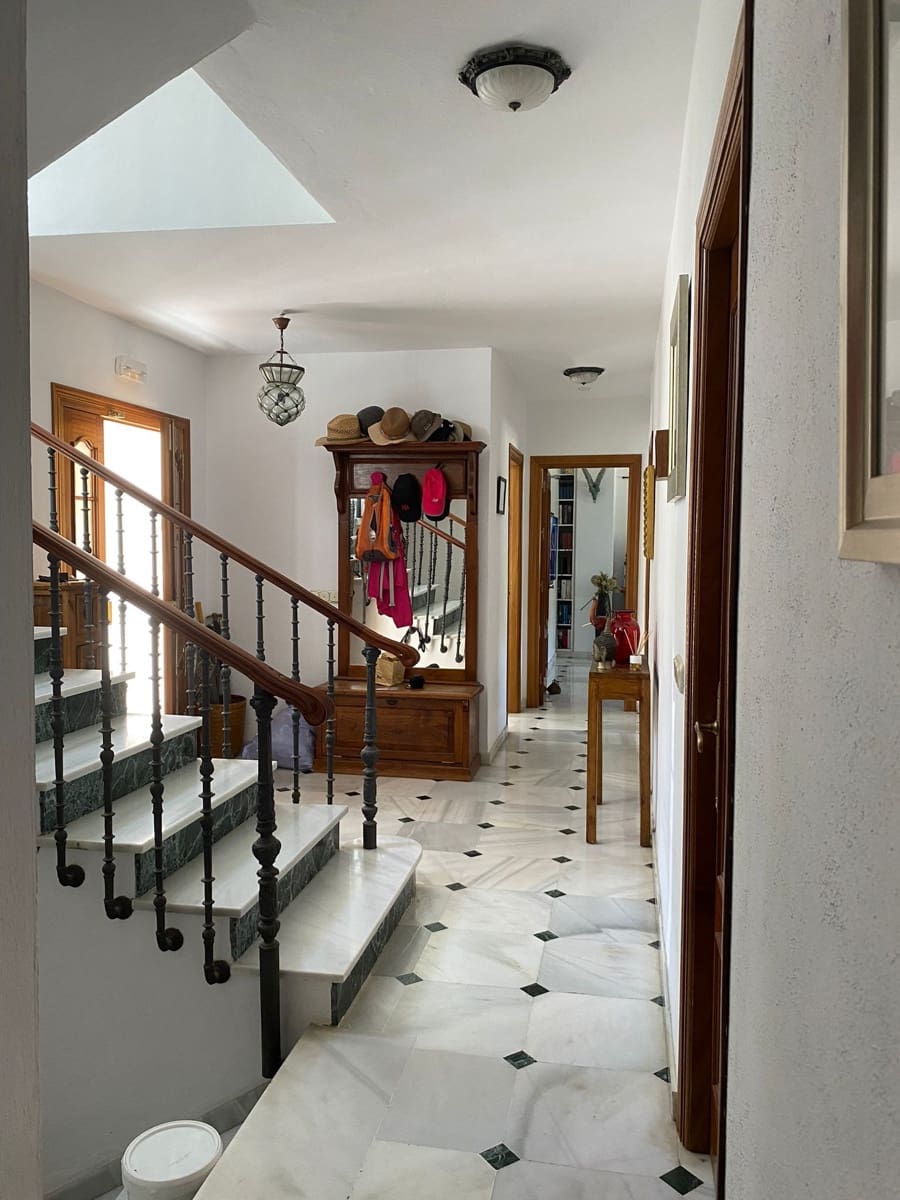 Casa de 5 habitaciones en Ojen en venta - 595.000 € (Ref: 9602375)