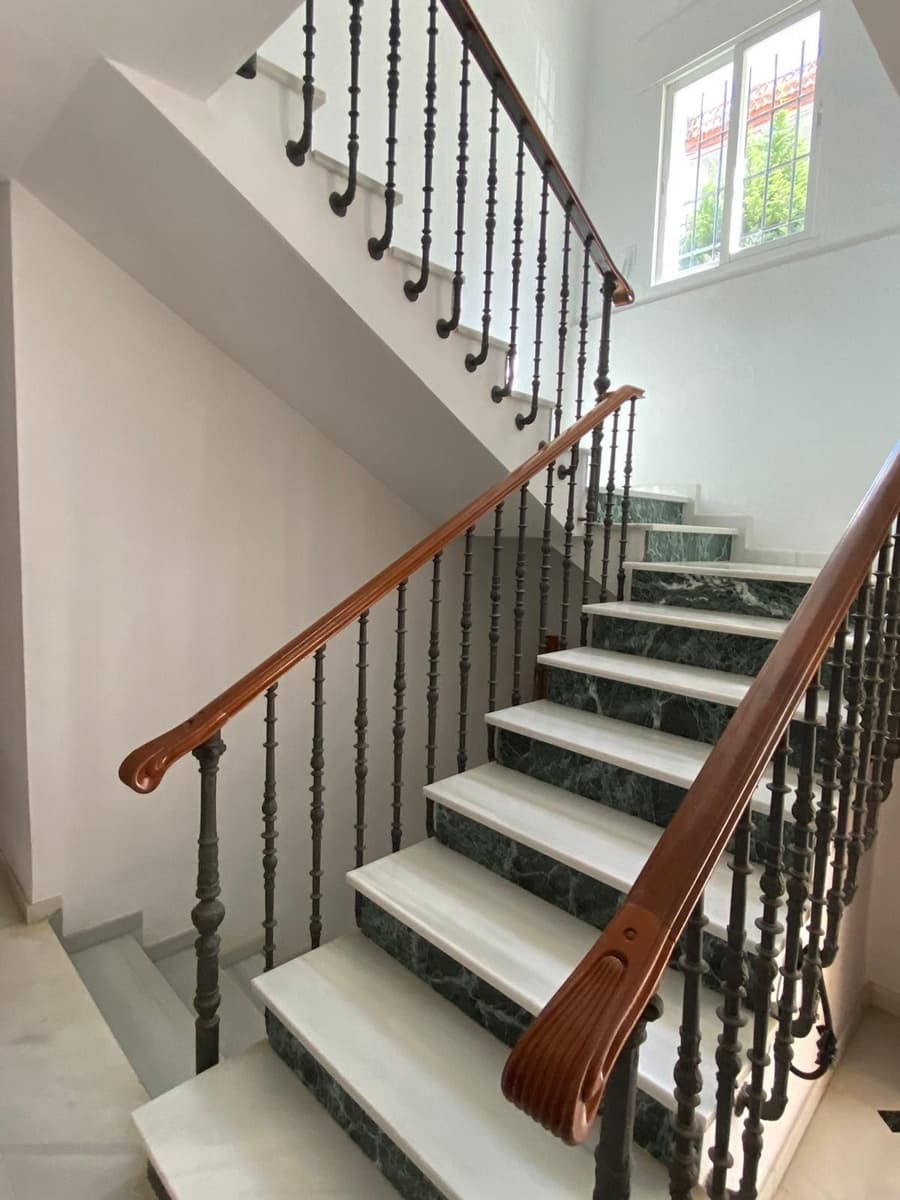 Casa de 5 habitaciones en Ojen en venta - 595.000 € (Ref: 9602375)