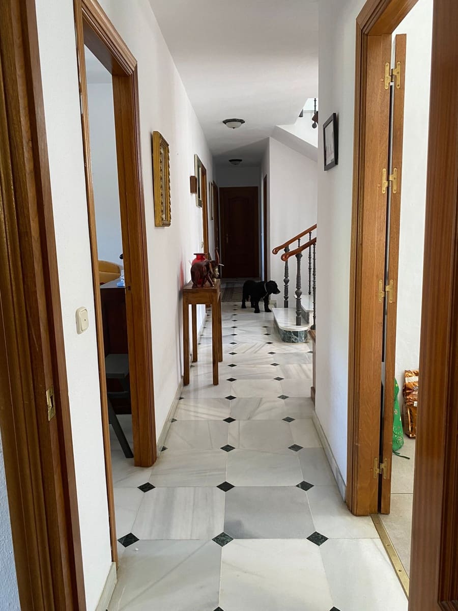 Casa de 5 habitaciones en Ojen en venta - 595.000 € (Ref: 9602375)