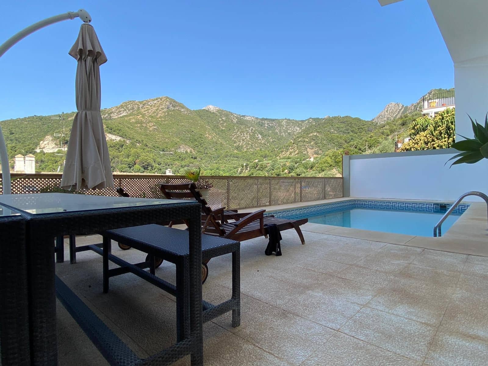 Casa de 5 habitaciones en Ojen en venta - 595.000 € (Ref: 9602375)