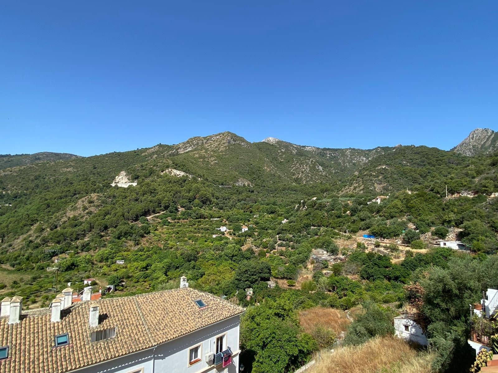 Casa de 5 habitaciones en Ojen en venta - 595.000 € (Ref: 9602375)