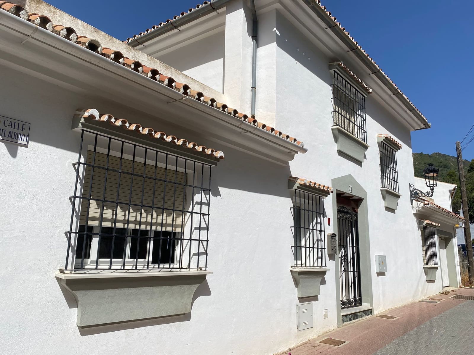 Casa de 5 habitaciones en Ojen en venta - 595.000 € (Ref: 9602375)