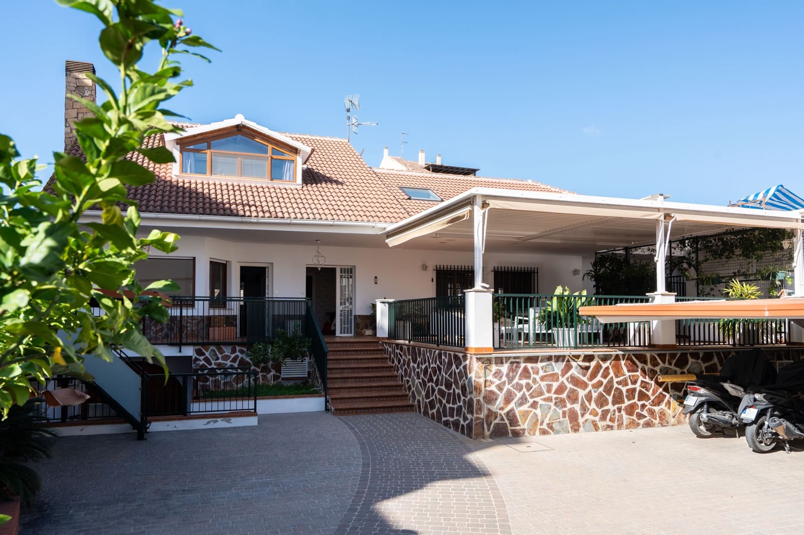 7 quarto Casa em Banda para venda em Velez-Malaga com piscina - 1 100 000 € (Ref: 9603015)