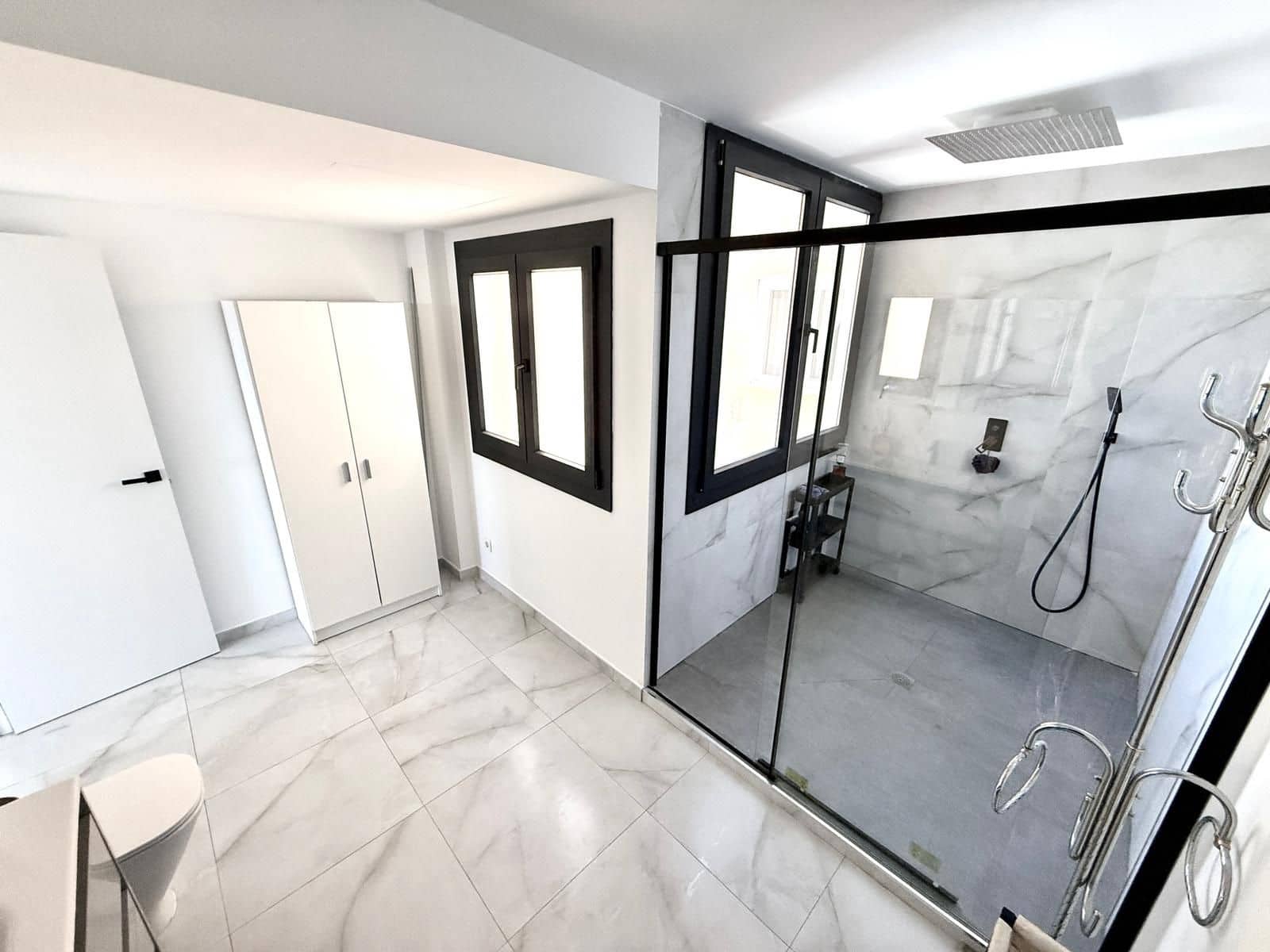 Flat te huur in Mijas Costa - € 2.000 (Ref: 9605405)