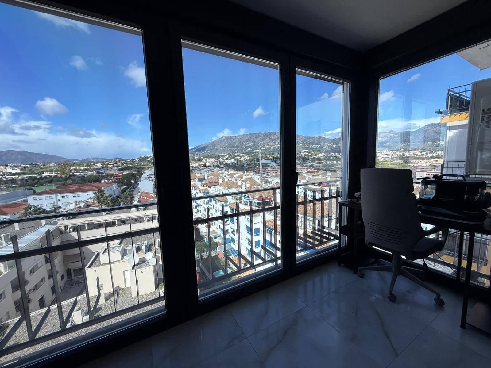 Flat te huur in Mijas Costa - € 2.000 (Ref: 9605405)