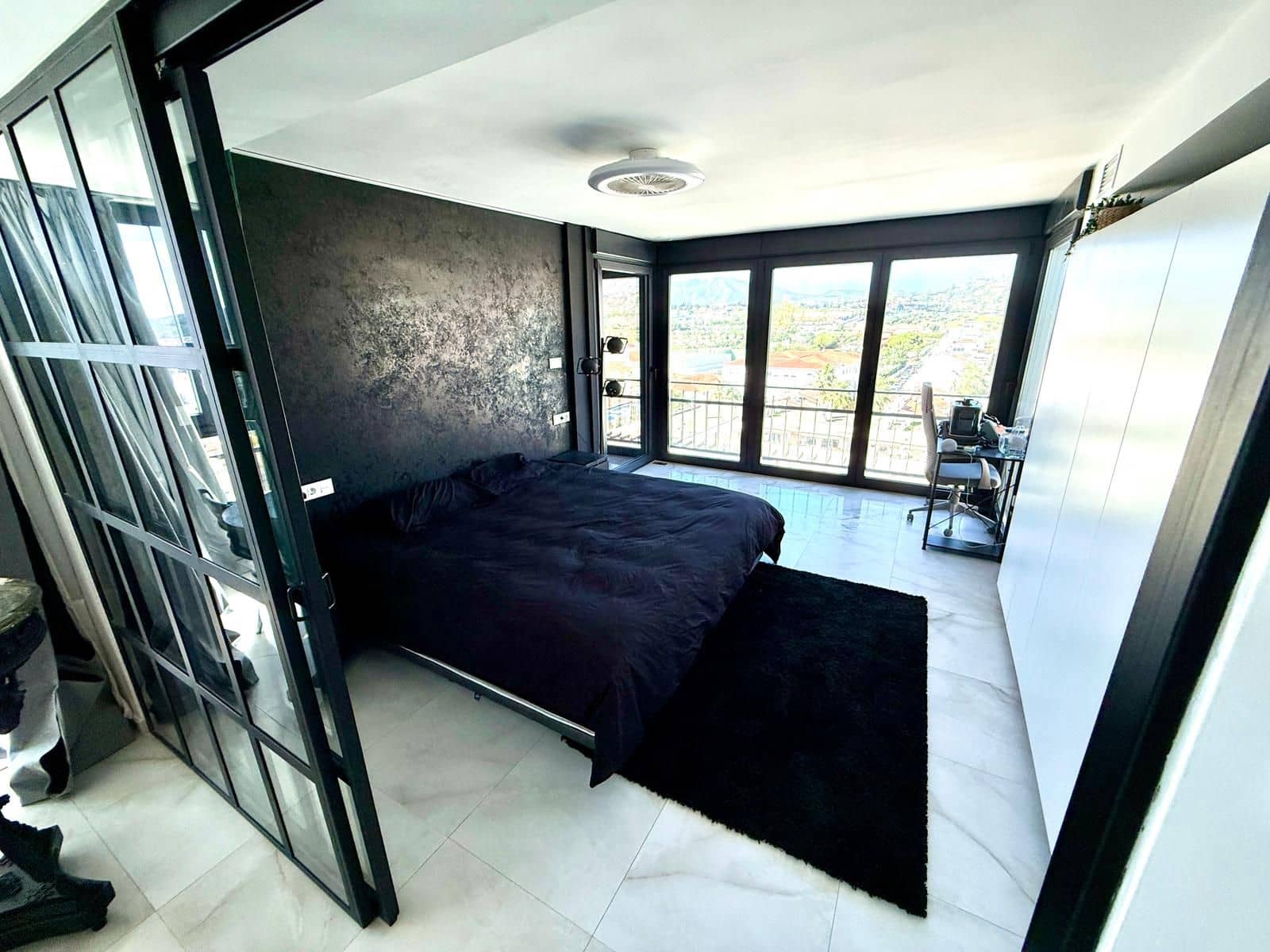 Flat te huur in Mijas Costa - € 2.000 (Ref: 9605405)