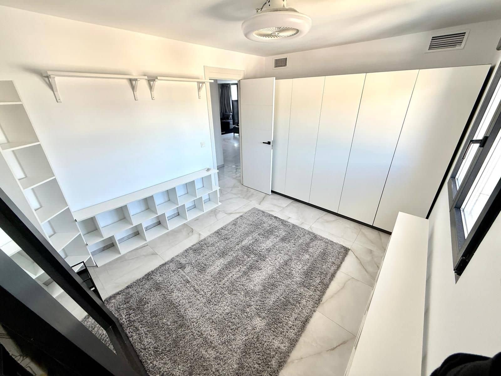 Flat te huur in Mijas Costa - € 2.000 (Ref: 9605405)