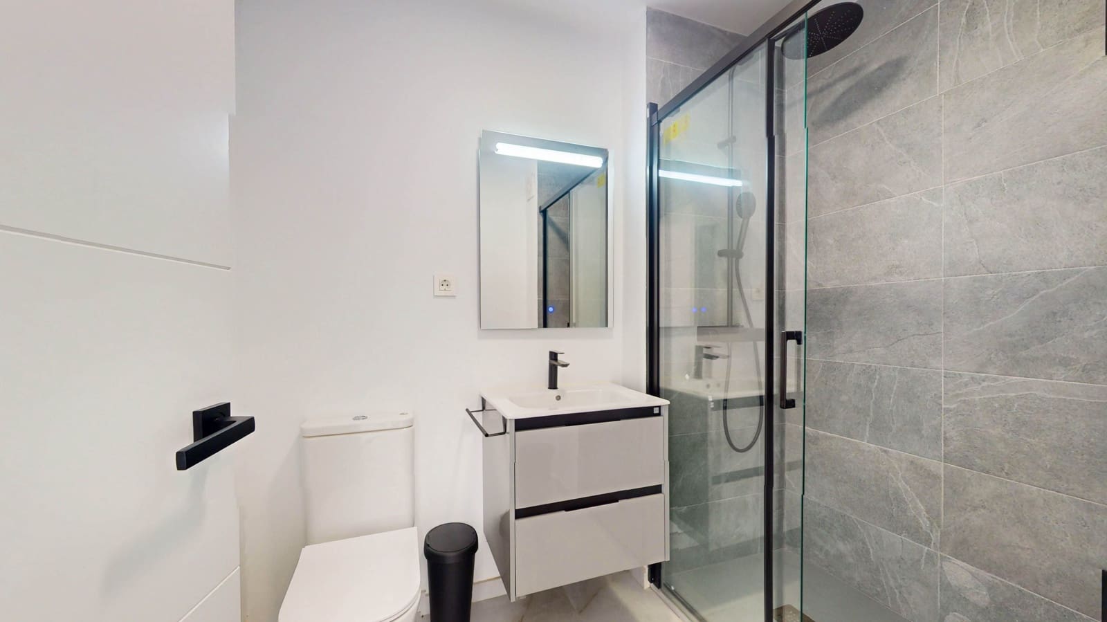 Flat te huur in Mijas Costa - € 2.000 (Ref: 9605405)