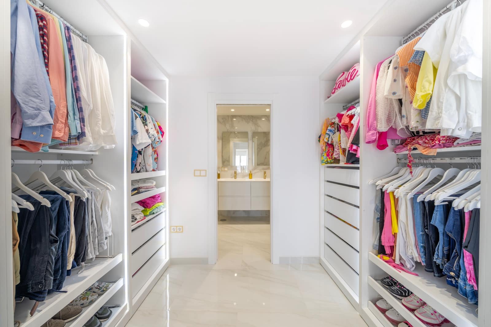 4 makuuhuone Omakotitalo myytävänä paikassa Marbella mukana uima-altaan - 850 000 € (Ref: 9606607)