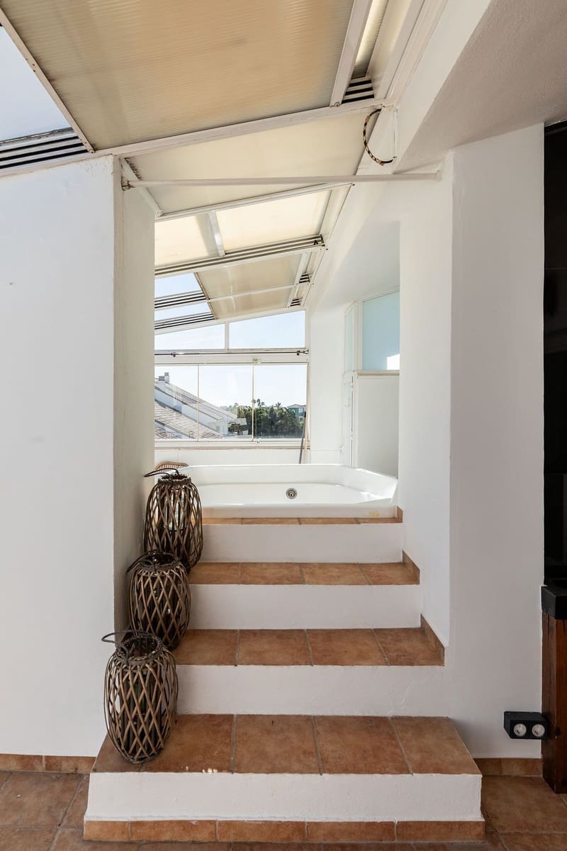 3 makuuhuone Huoneisto myytävänä paikassa Mijas Costa mukana uima-altaan - 495 000 € (Ref: 9609946)