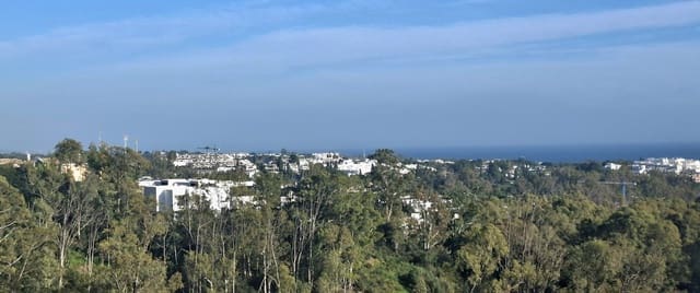 Apartamento de 2 habitaciones en Los Naranjos, Marbella en venta con piscina - 675.000 € (Ref: 9612001)