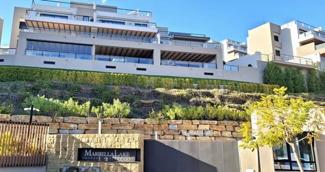 Apartamento de 2 habitaciones en Los Naranjos, Marbella en venta con piscina - 675.000 € (Ref: 9612001)