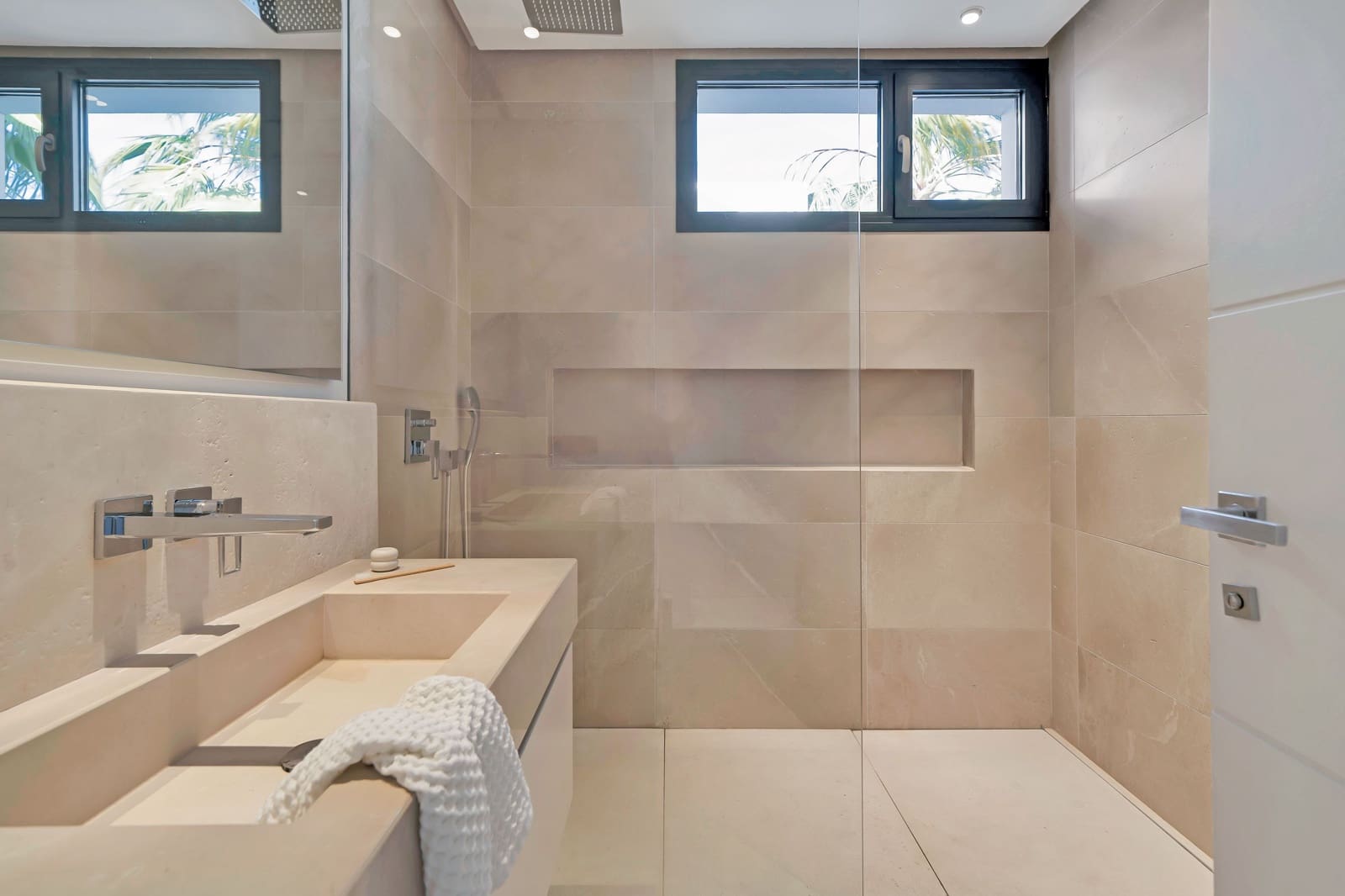 6 bedroom Villa for sale in Marbella with pool - € 3,950,000 (Ref: 9612002)