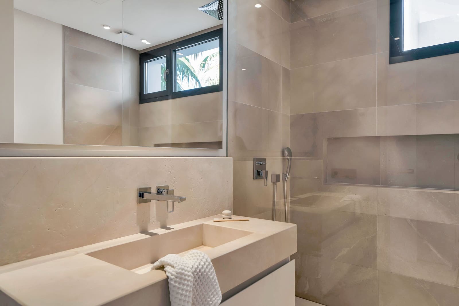 6 bedroom Villa for sale in Marbella with pool - € 3,950,000 (Ref: 9612002)