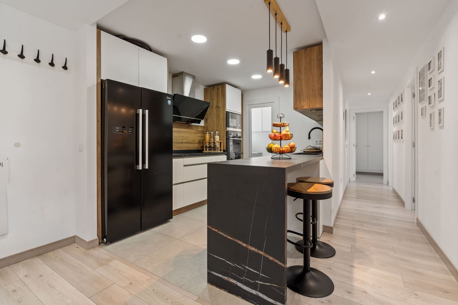 4 bedroom Apartment for sale in Estepona with pool - € 735,000 (Ref: 9614536)