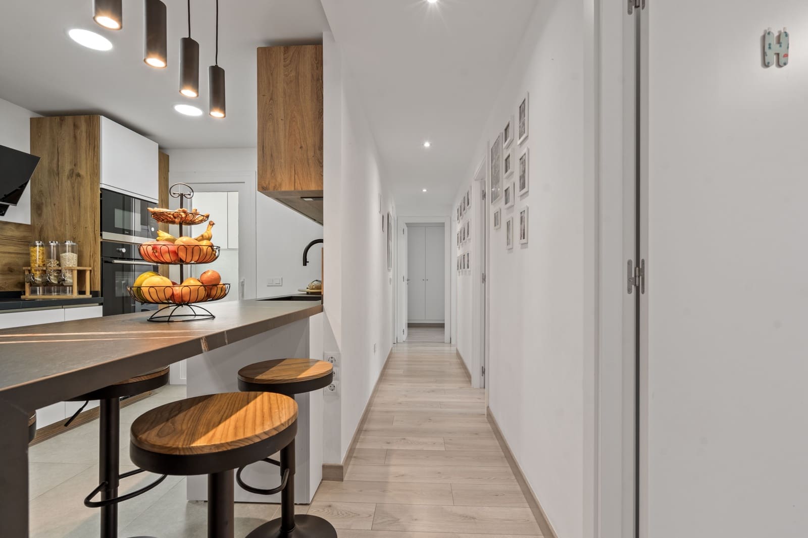 4 bedroom Apartment for sale in Estepona with pool - € 735,000 (Ref: 9614536)