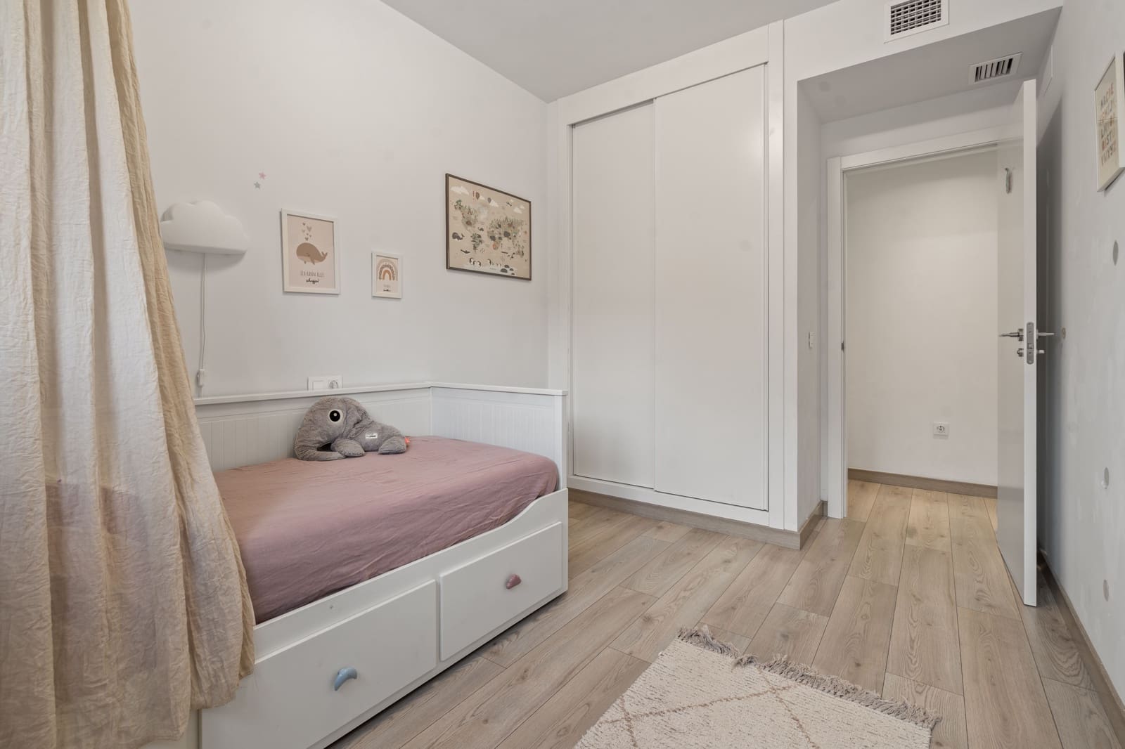 4 bedroom Apartment for sale in Estepona with pool - € 735,000 (Ref: 9614536)