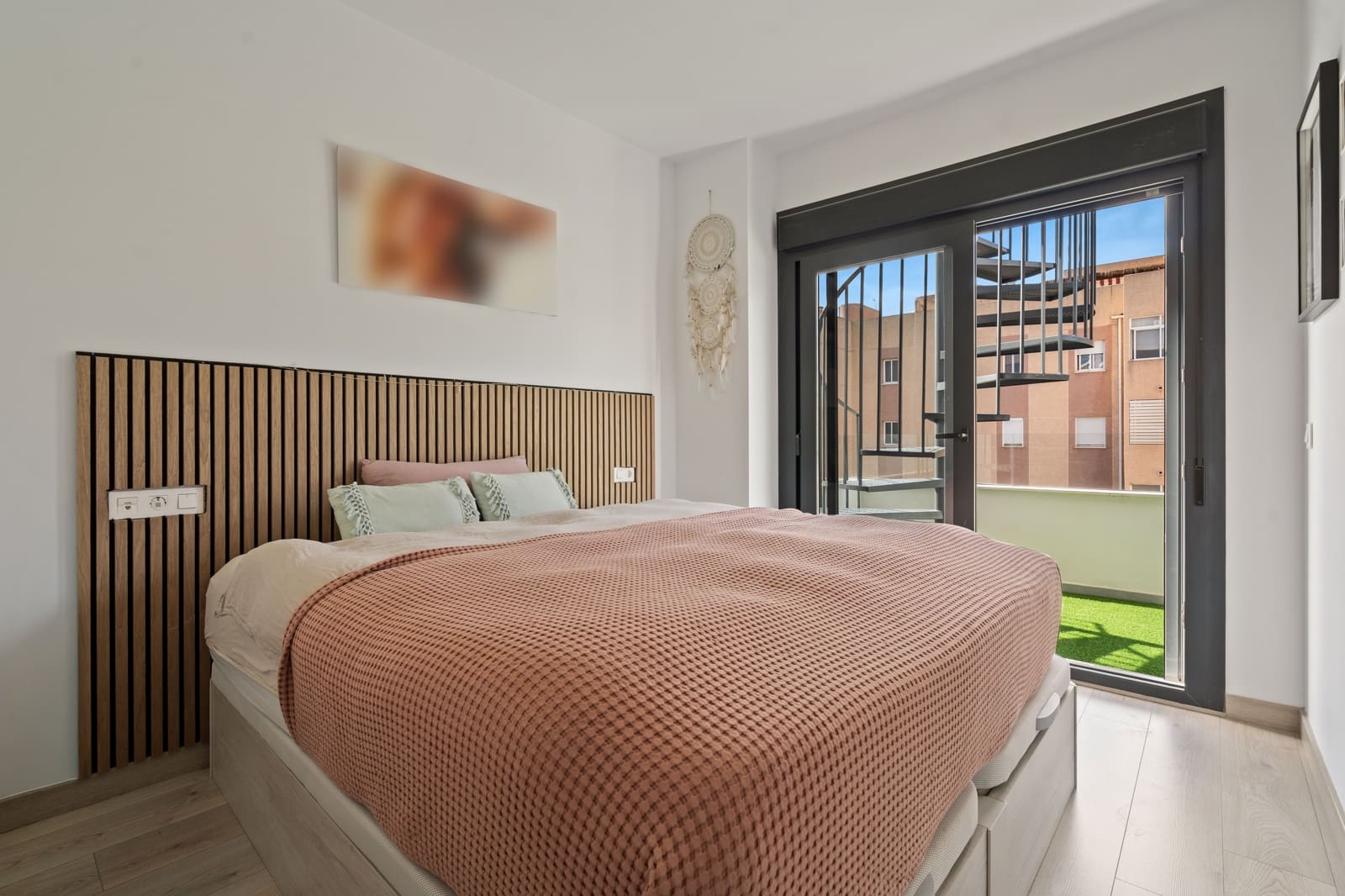 4 bedroom Apartment for sale in Estepona with pool - € 735,000 (Ref: 9614536)