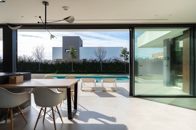 3 soveværelse Byhus til salg i El Limonar, Málaga by med swimmingpool - € 3.000.000 (Ref: 9618679)