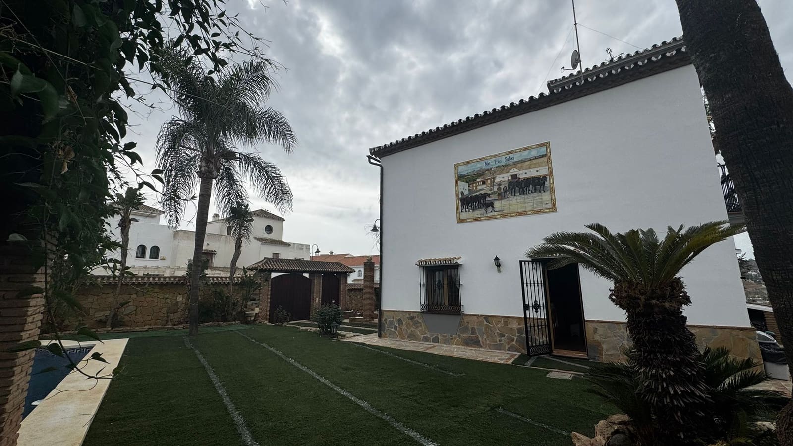 5 bedroom Villa for sale in Mijas Costa with pool - € 1,200,000 (Ref: 9624056)