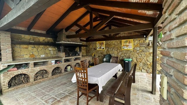 5 bedroom Villa for sale in Mijas Costa, Mijas with pool - € 1,200,000 (Ref: 9624056)