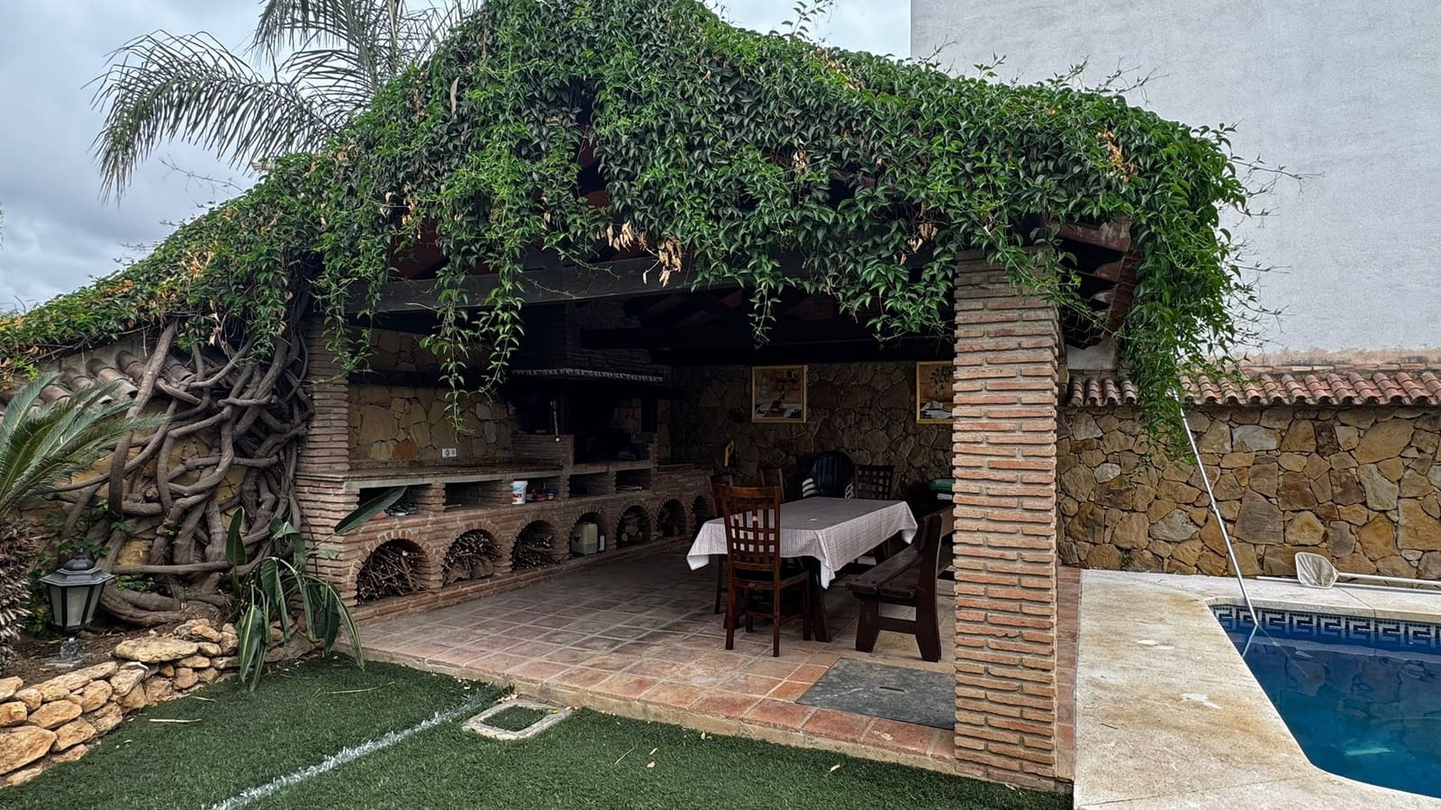 5 bedroom Villa for sale in Mijas Costa with pool - € 1,200,000 (Ref: 9624056)