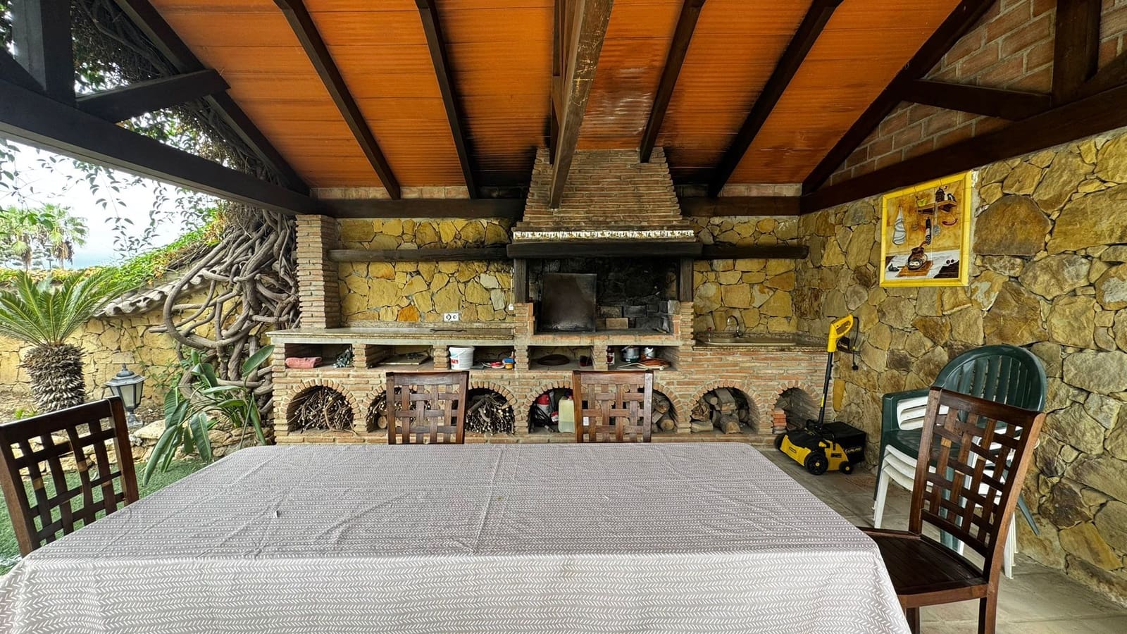 5 bedroom Villa for sale in Mijas Costa with pool - € 1,200,000 (Ref: 9624056)